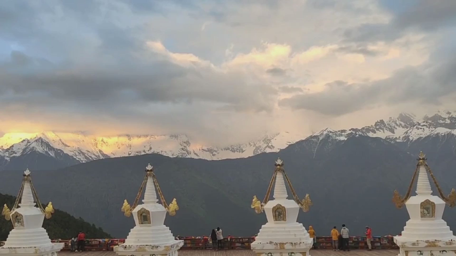 Load video: Meili Snow Mountain landscape inspired Tibetan jewelry by KORAVÉ